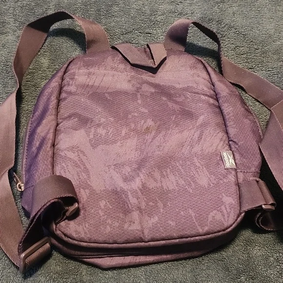Reebok brand small backpack - Picture 3 of 3